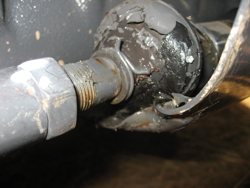 Changing dust boot on tie rod MX5100